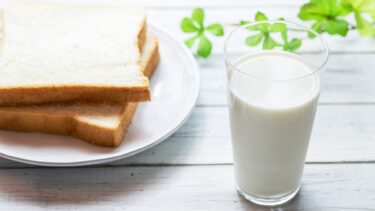 パンと牛乳はやめなさいという話を聞くけど、どの成分がどのように問題なの？