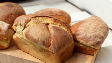 グルテンフリー米粉パンを美味しくするために使われる添加物と危険性
